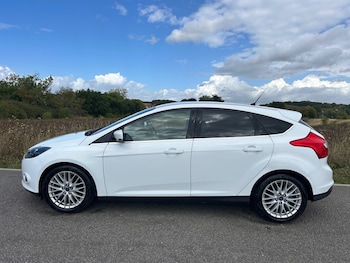 2011 (11) - 1.6 125 Zetec 5dr