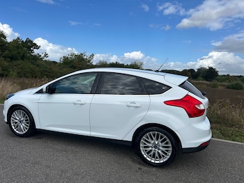 Used Ford Focus 2011 for sale - 76317423: Photo 2