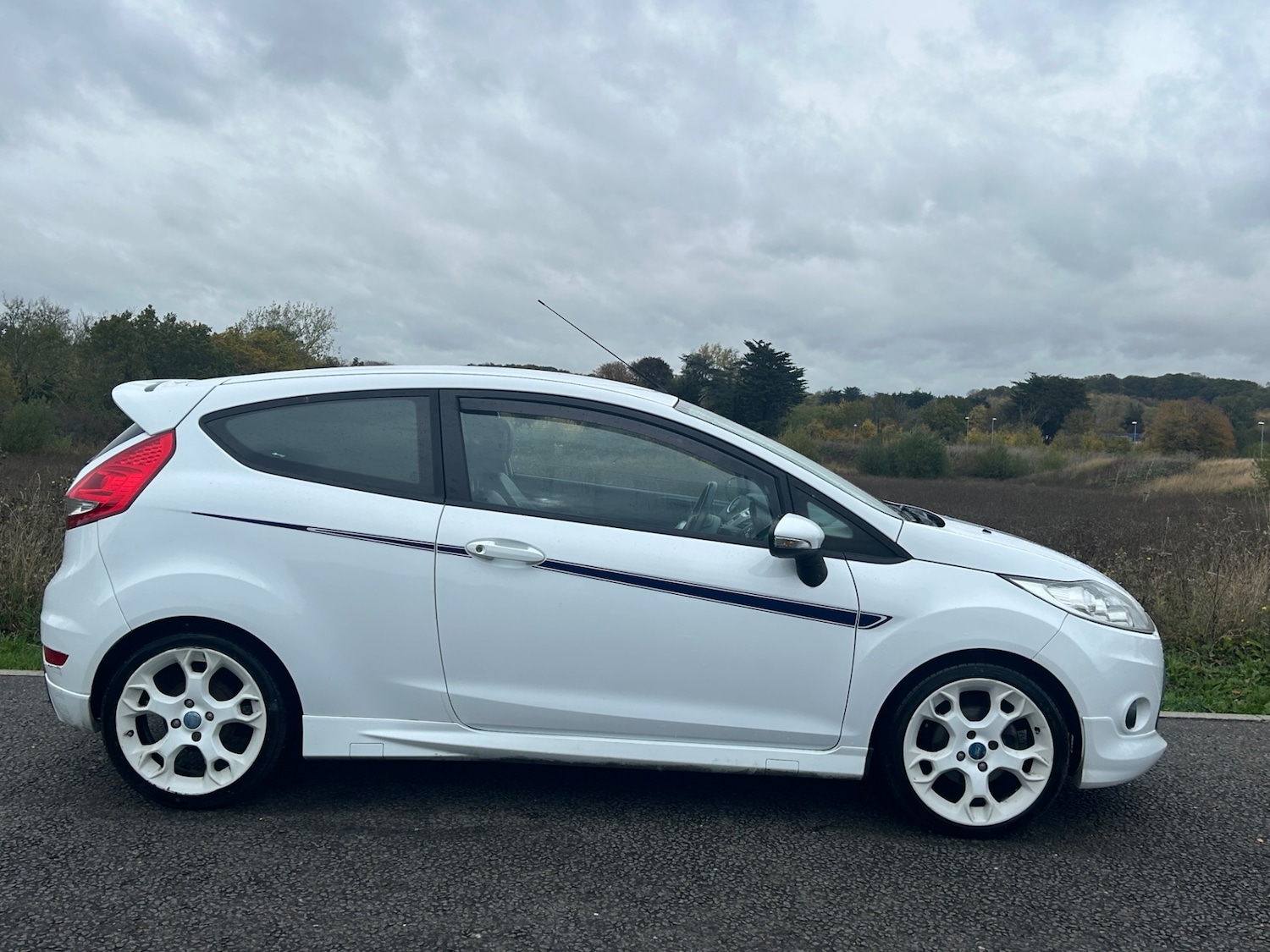 Used Ford Fiesta 2010 for sale - 76352863: Photo 4