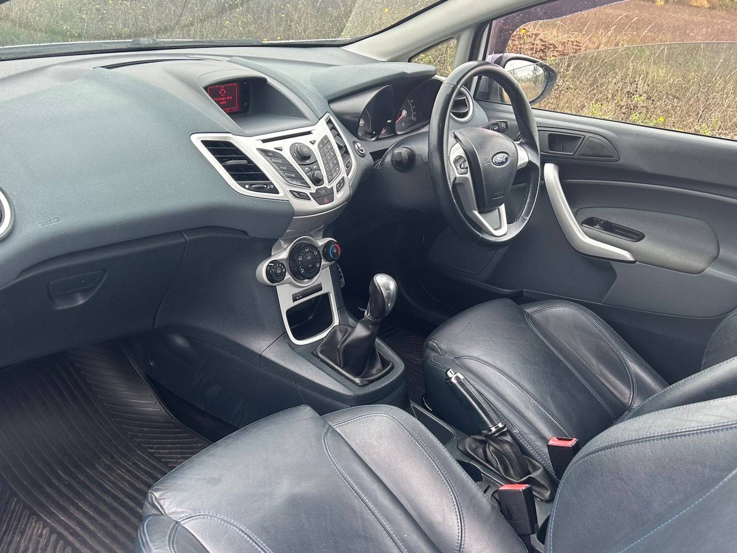 Used Ford Fiesta 2010 for sale - 76352863: Photo 8