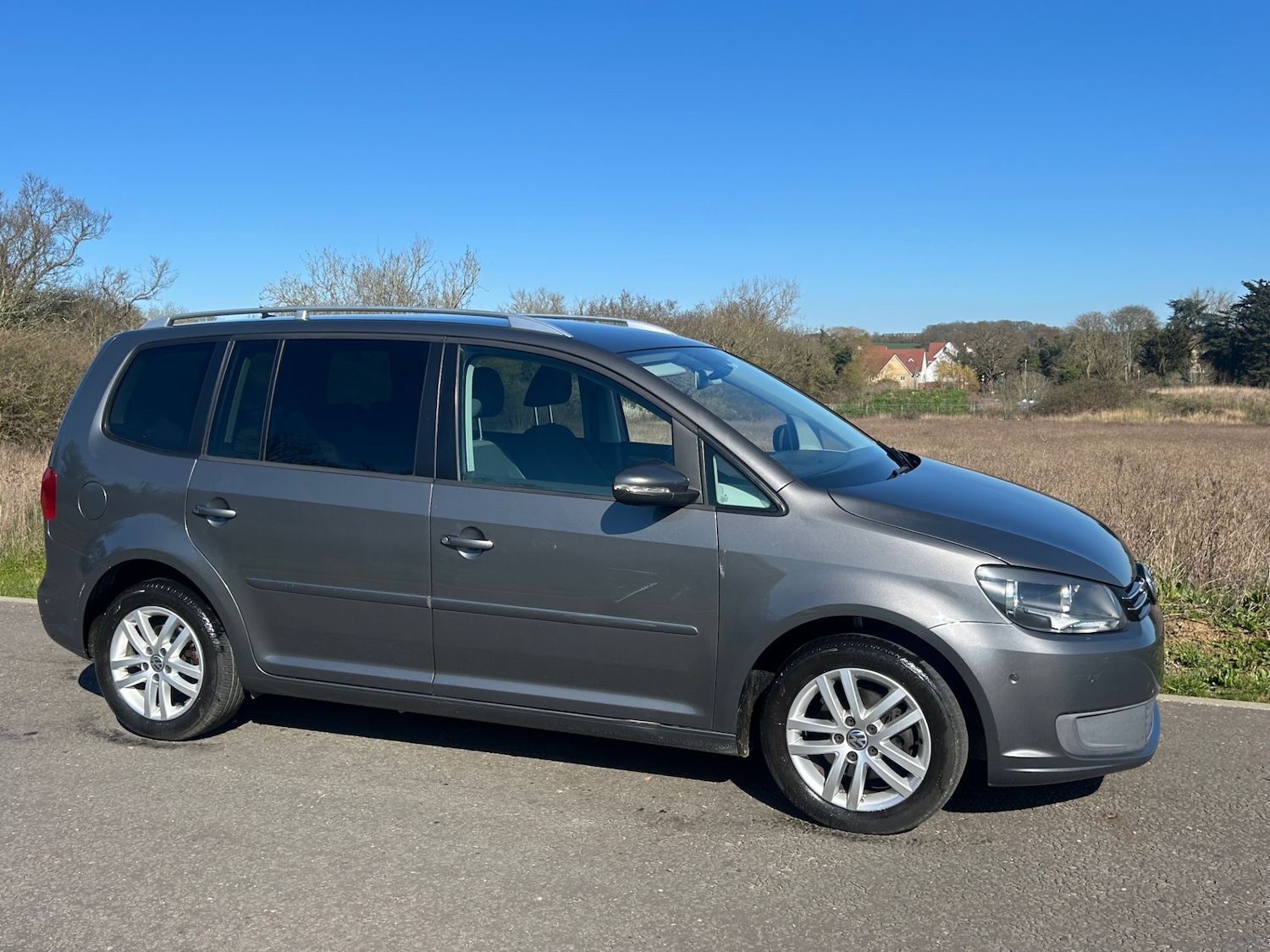 Used Volkswagen Touran 2011 for sale - 77938544: Photo 2