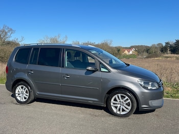 Used Volkswagen Touran 2011 for sale - 77938544: Photo