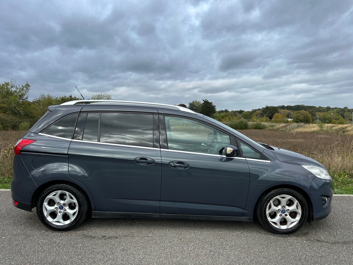 Used Ford Grand C-Max 2011 for sale - 76172599: Photo 2