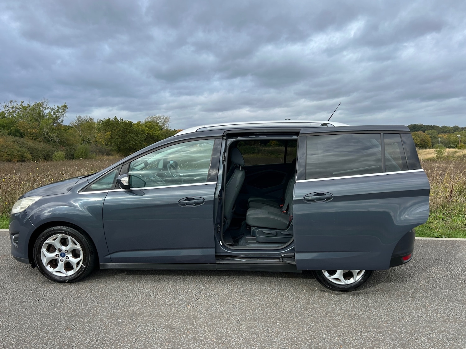 Used Ford Grand C-Max 2011 for sale - 76172599: Photo 6