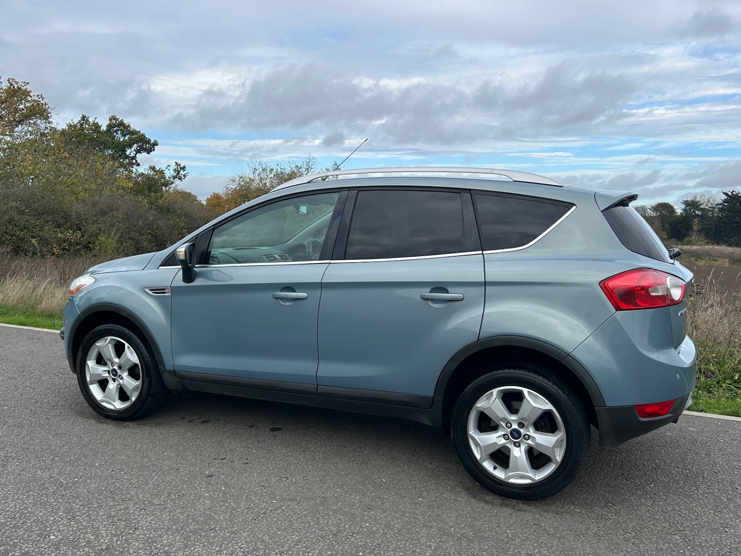 Used Ford Kuga 2010 for sale - 76532208: Photo 2