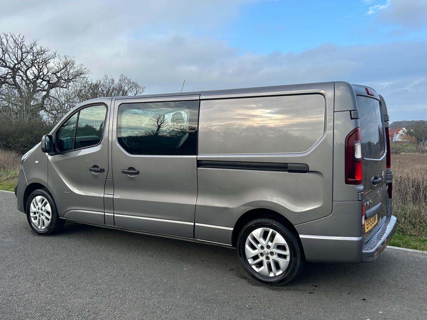 Used Vauxhall Vivaro 2015 for sale - 77257859: Photo 2