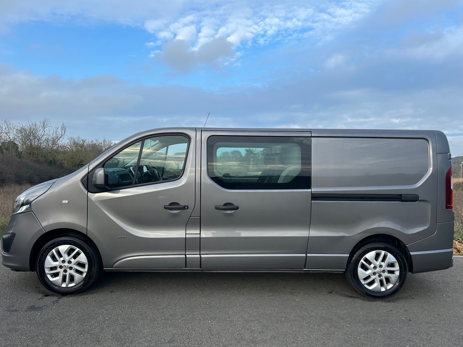 Used Vauxhall Vivaro 2015 for sale - 77257859: Photo 3