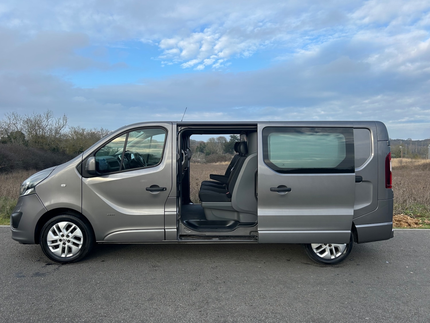 Used Vauxhall Vivaro 2015 for sale - 77257859: Photo 4