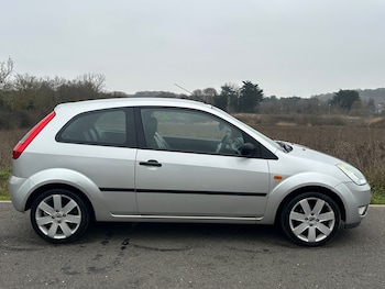 Used Ford Fiesta 2004 for sale - 77324675: Photo