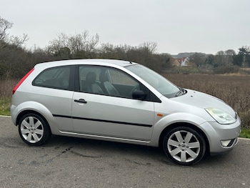 Used Ford Fiesta 2004 for sale - 77324675: Photo