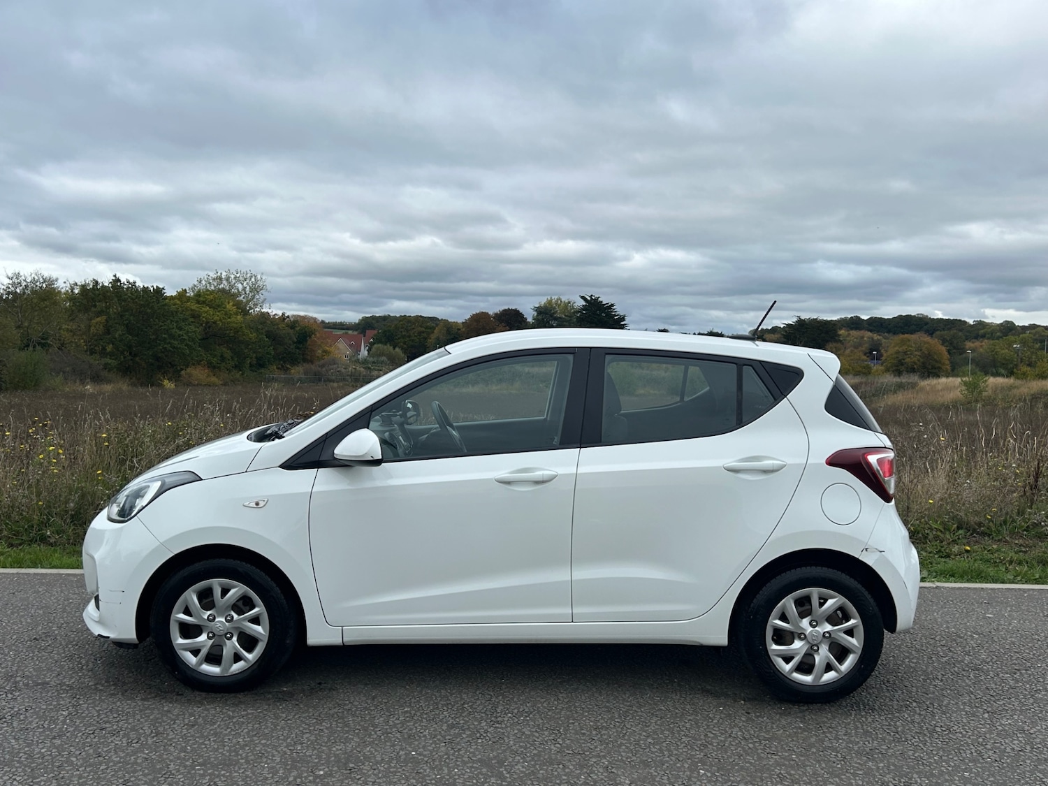 Used Hyundai i10 2017 for sale - 76256830: Photo 1