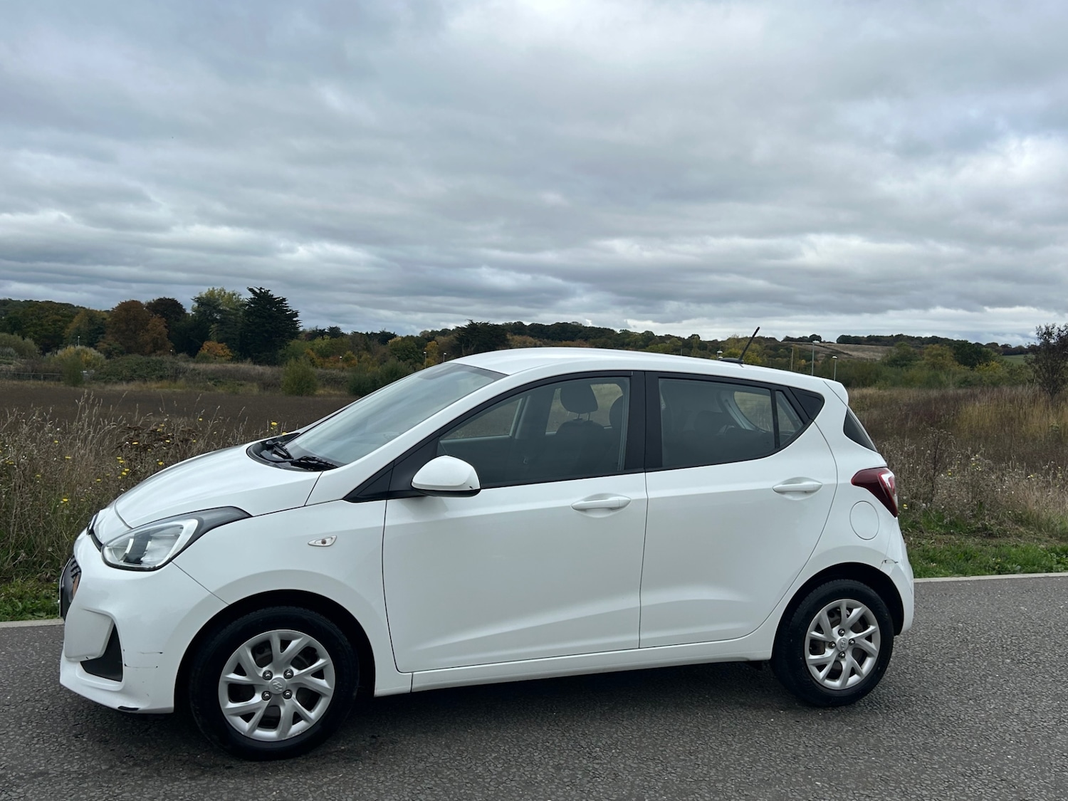 Used Hyundai i10 2017 for sale - 76256830: Photo 2