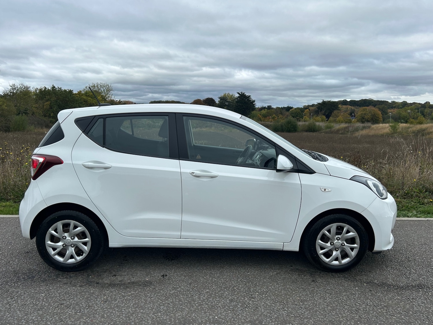Used Hyundai i10 2017 for sale - 76256830: Photo 3