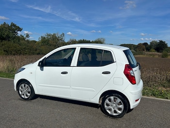 Used Hyundai i10 2014 for sale - 76097659: Photo 3