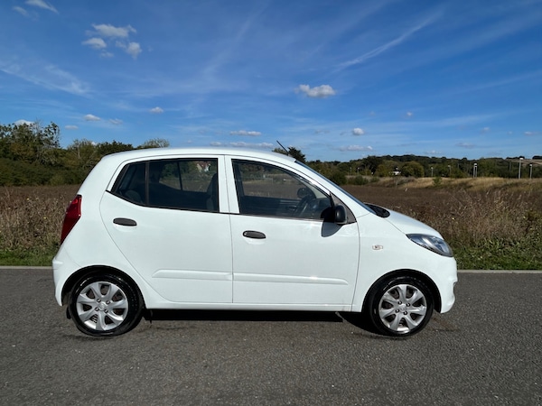 Used Hyundai i10 2014 for sale - 76097659: Photo 4