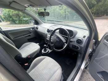 Used Ford Fusion 2004 for sale - 74960504: Photo