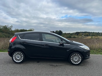 Used Ford Fiesta 2014 for sale - 76076104: Photo 2