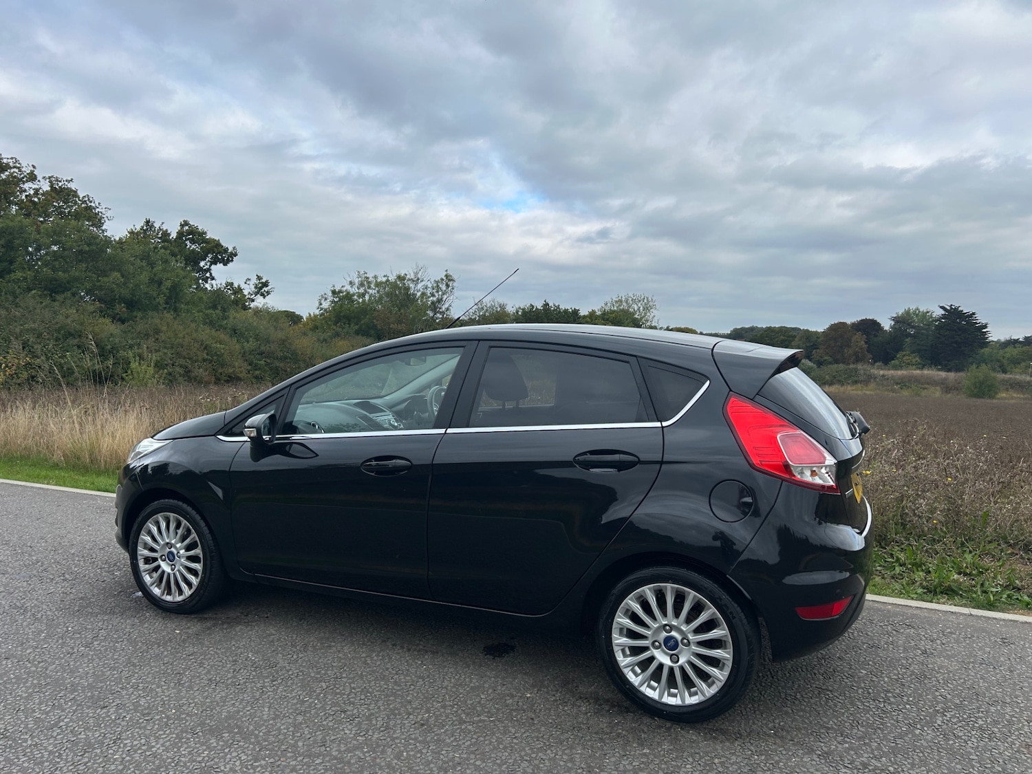 Used Ford Fiesta 2014 for sale - 76076104: Photo 3