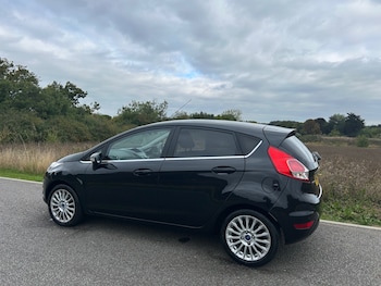 Used Ford Fiesta 2014 for sale - 76076104: Photo 3