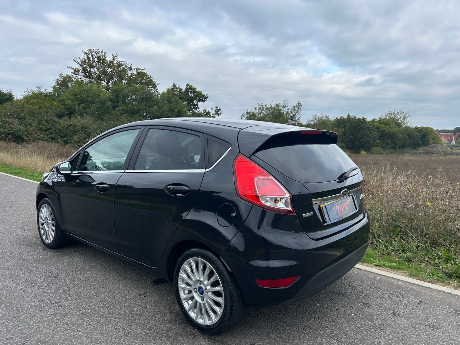 Used Ford Fiesta 2014 for sale - 76076104: Photo 7