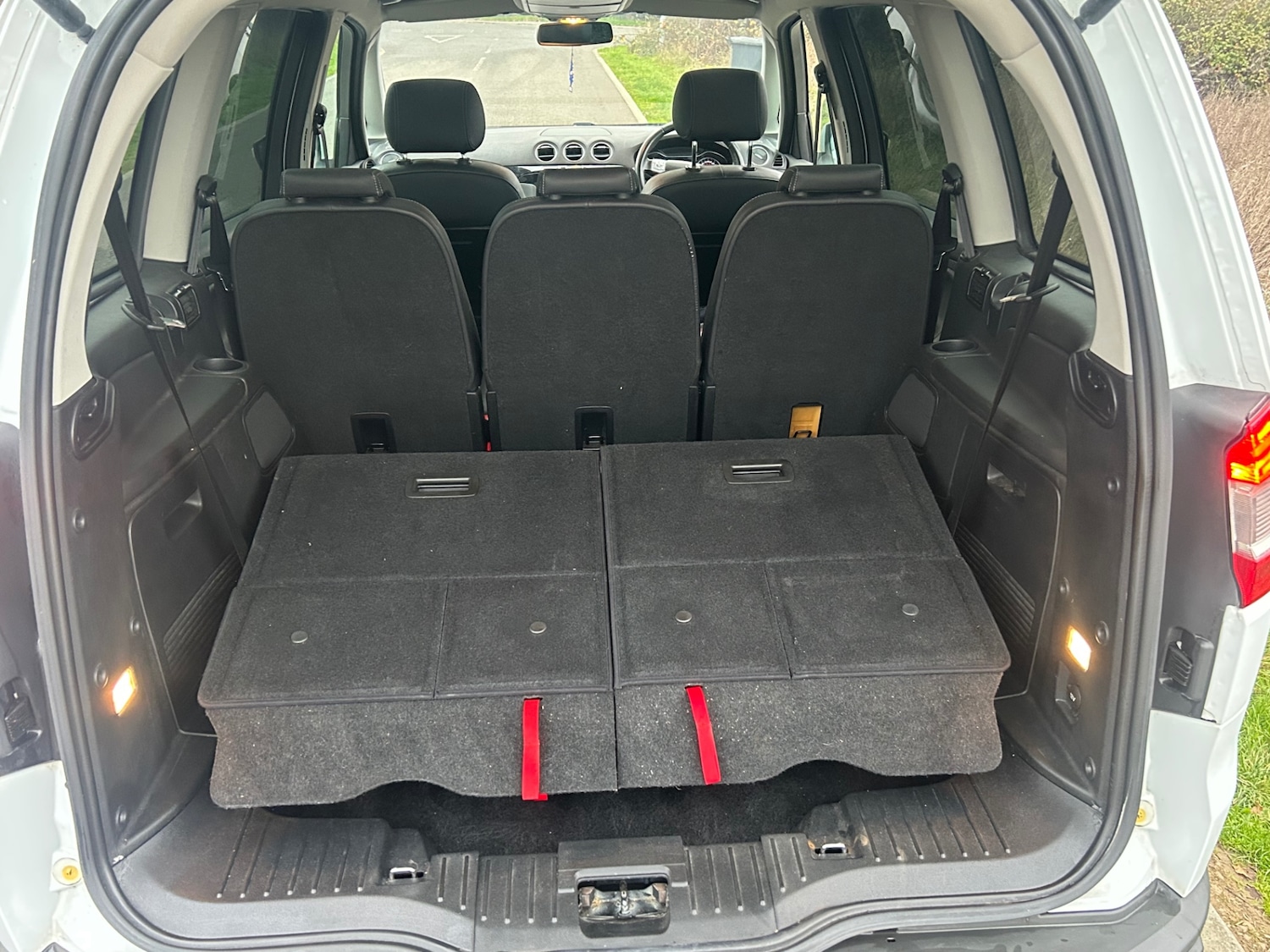 Used Ford Galaxy 2012 for sale - 76893361: Photo 10