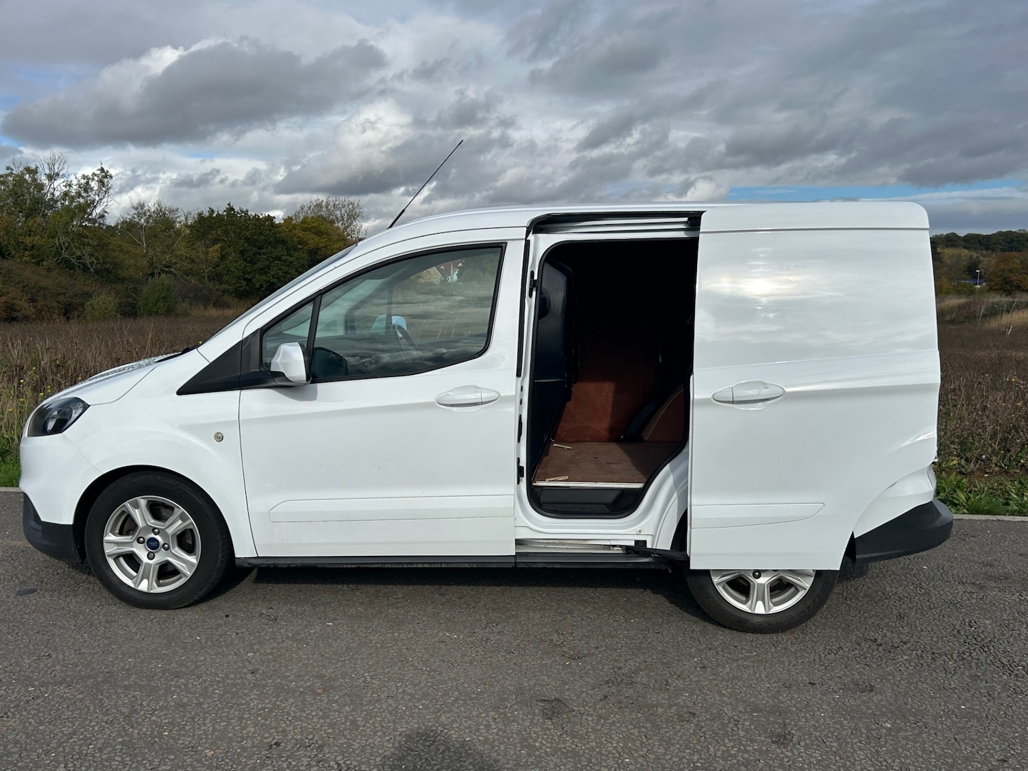 Used Ford Transit Courier 2020 for sale - 76941673: Photo 4