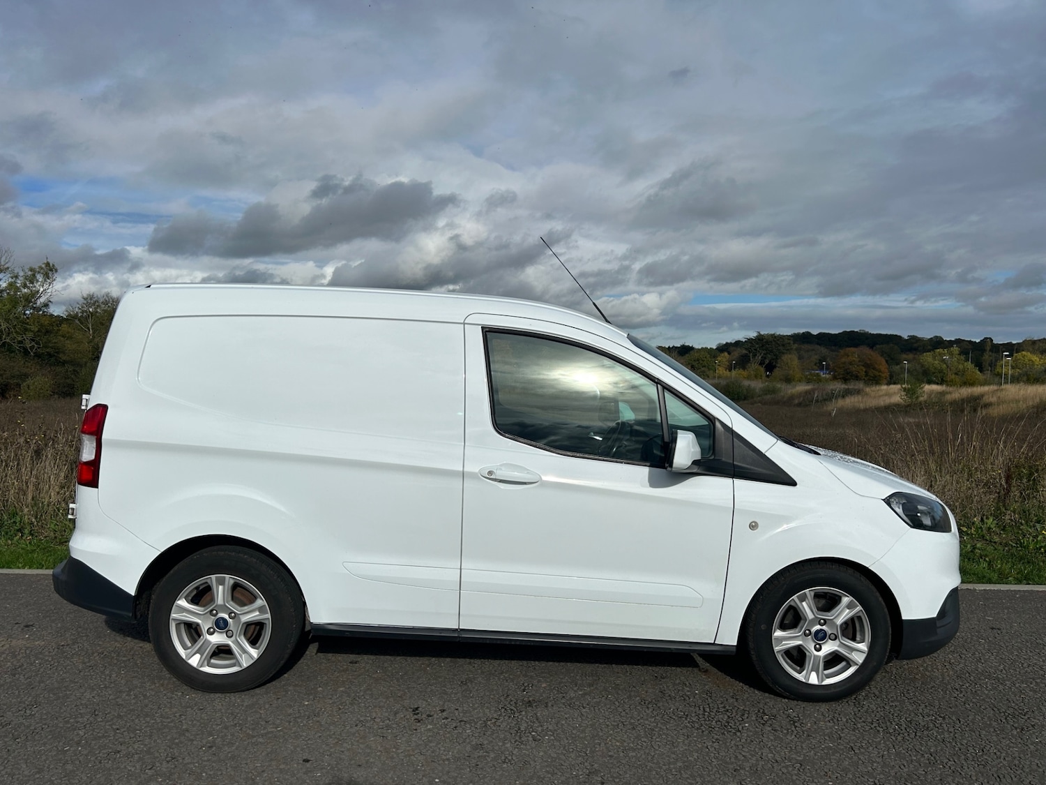 Used Ford Transit Courier 2020 for sale - 76941673: Photo 6