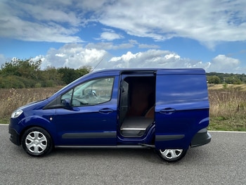 Used Ford Transit Courier 2017 for sale - 75919107: Photo 3