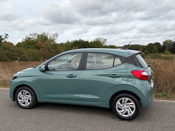 Used Hyundai i10 2023 for sale - 79719314: Photo