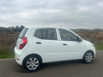 Used Hyundai i10 2012 for sale - 76947132: Photo