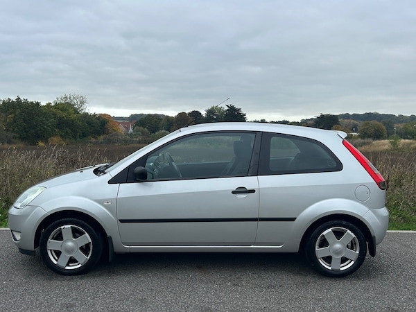 Used Ford Fiesta 2005 for sale - 76192802: Photo 2