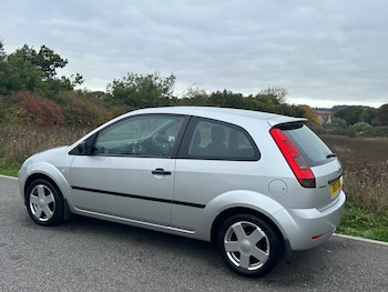 Used Ford Fiesta 2005 for sale - 76192802: Photo