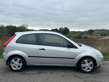 Used Ford Fiesta 2005 for sale - 76192802: Photo