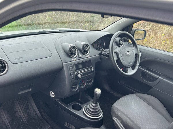 Used Ford Fiesta 2005 for sale - 76192802: Photo 6
