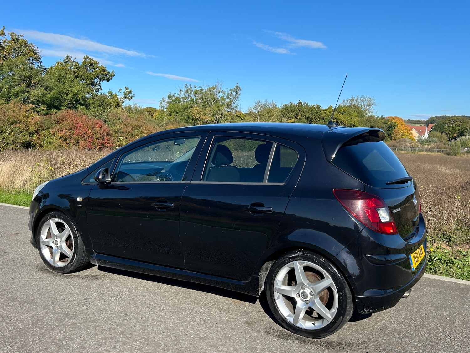 Used Vauxhall Corsa 2011 for sale - 76681967: Photo 2