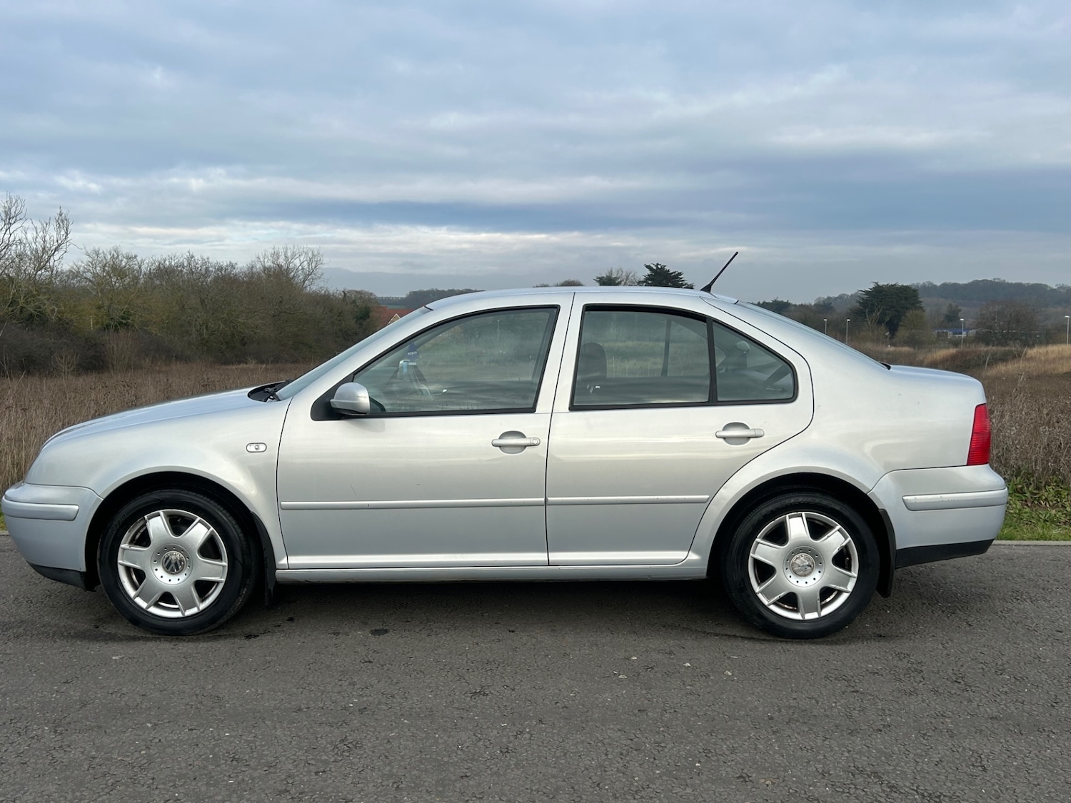 Used Volkswagen Bora 2000 for sale - 77245867: Photo 2