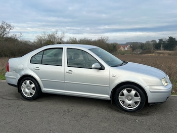 Used Volkswagen Bora 2000 for sale - 77245867: Photo