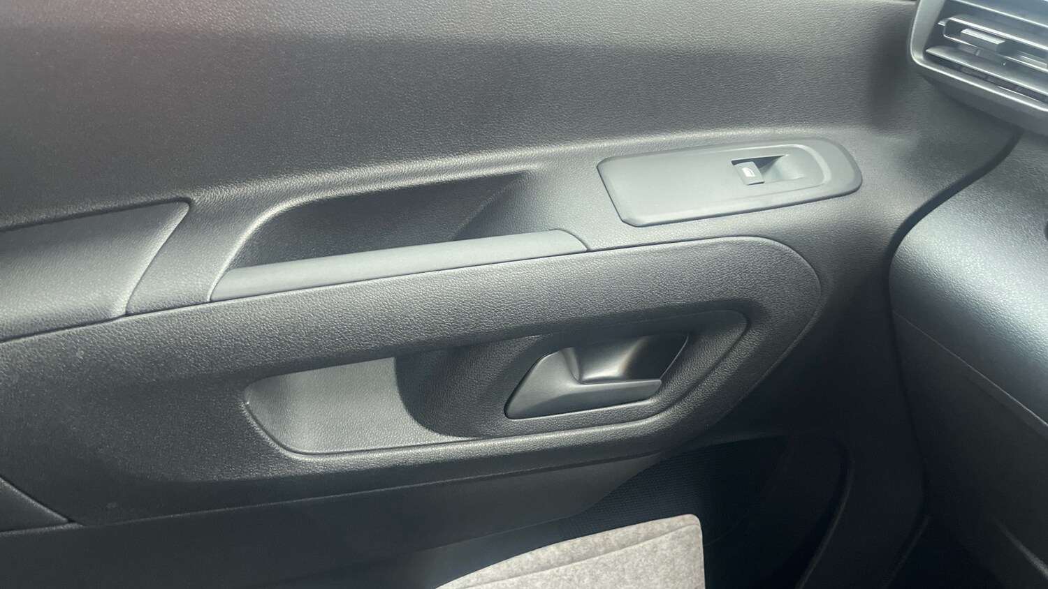 Used Citroen Berlingo 2024 for sale - 77479936: Photo 39