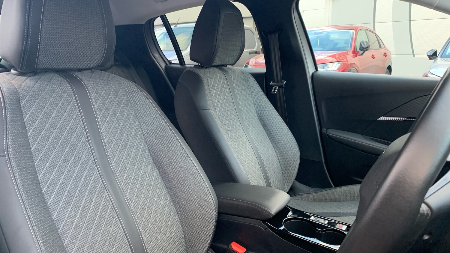 Used Peugeot 208 2024 for sale - 76350359: Photo 42