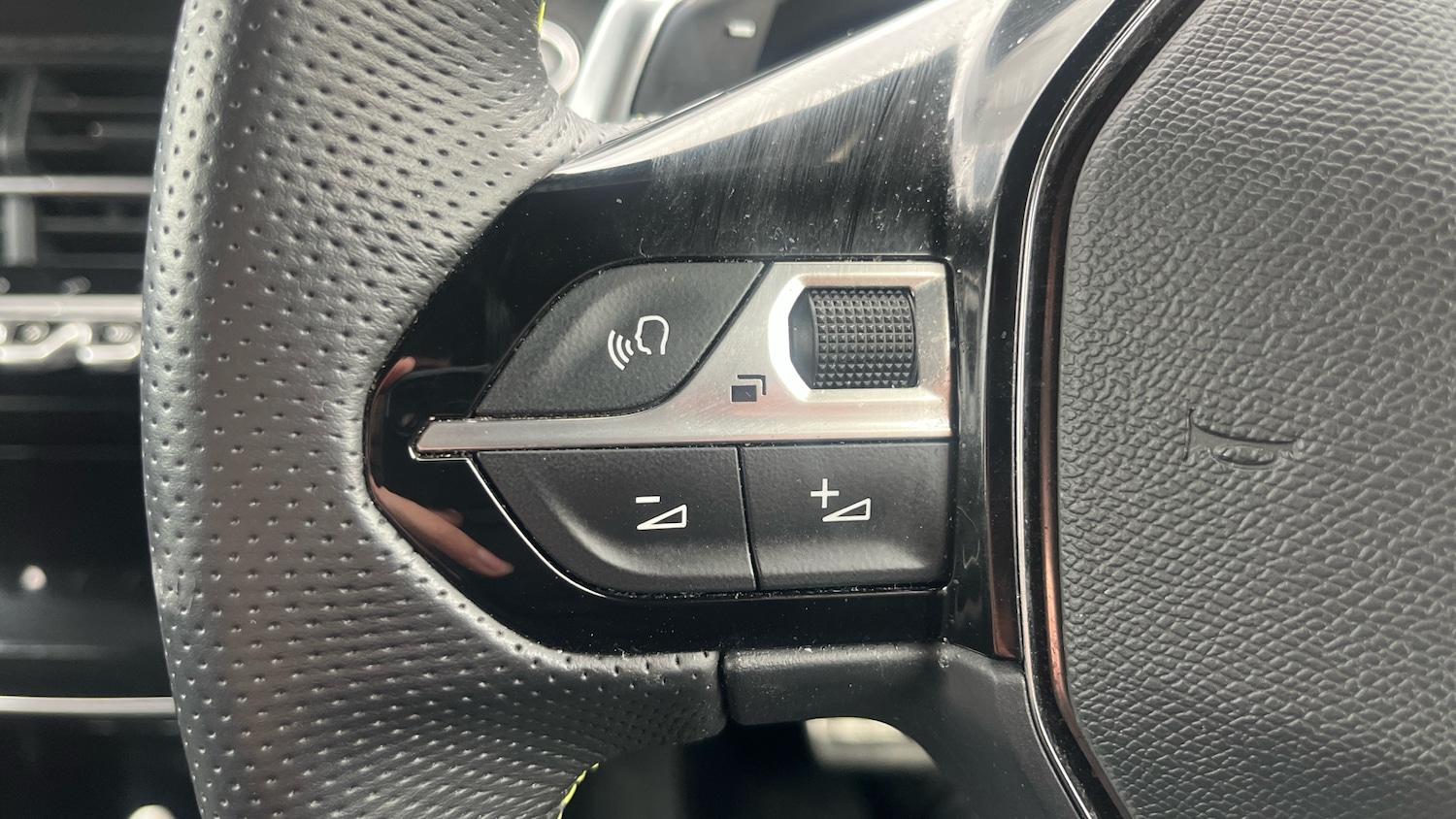 Used Peugeot 2008 2023 for sale - 77388270: Photo 23