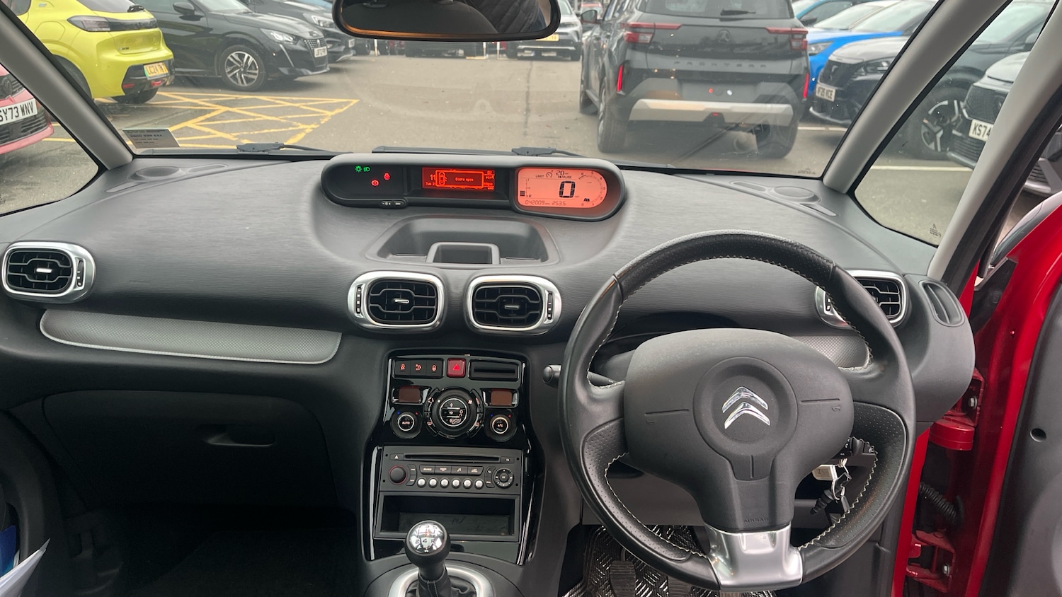 Used Citroen C3 Picasso 2017 for sale - 76772555: Photo 11