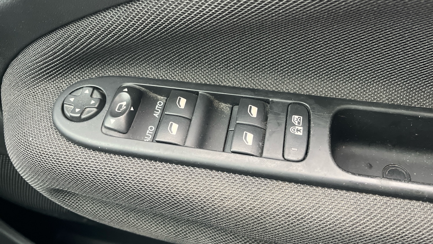 Used Citroen C3 Picasso 2017 for sale - 76772555: Photo 23