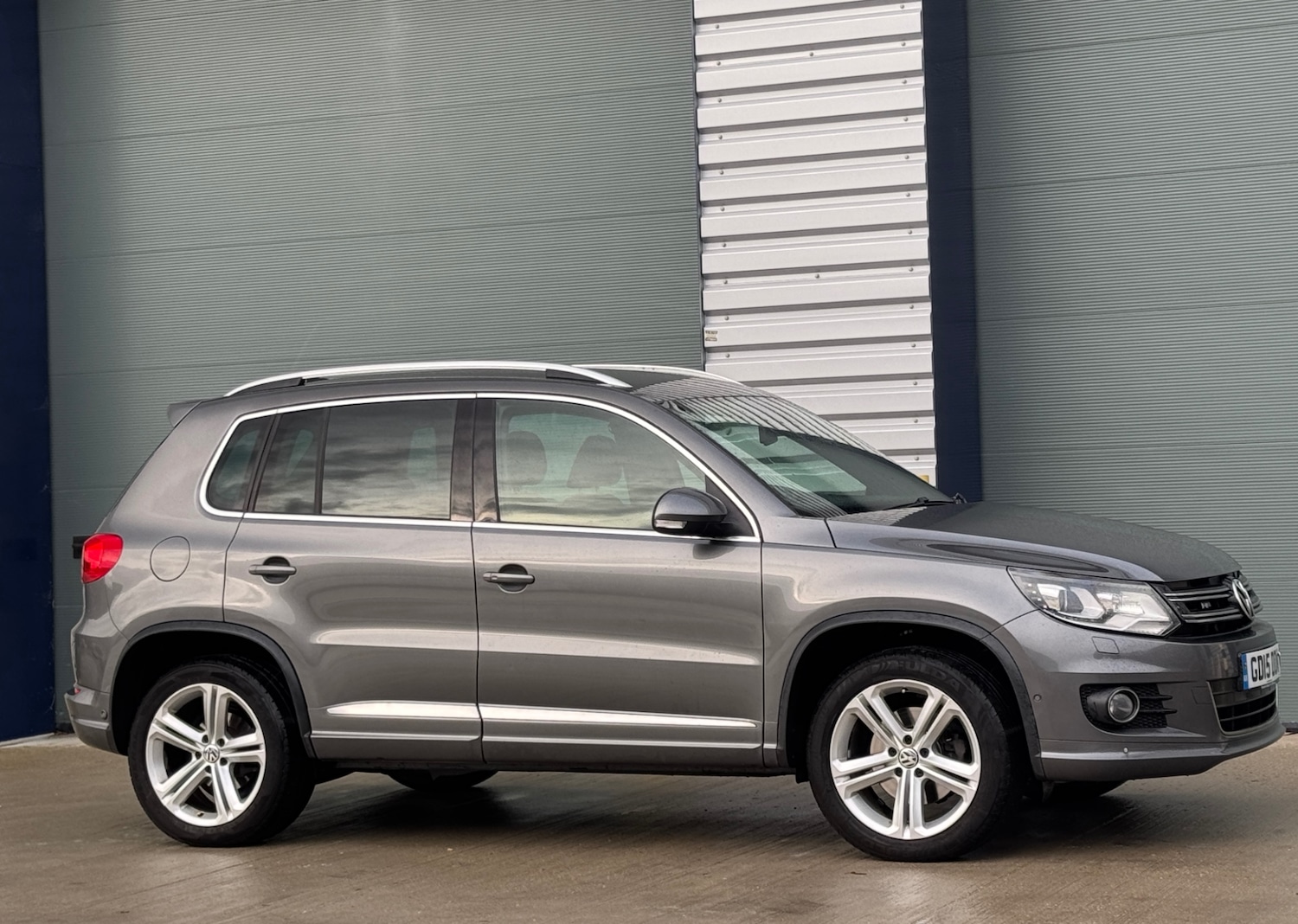 Used Volkswagen Tiguan 2015 for sale - 76859573: Photo 2