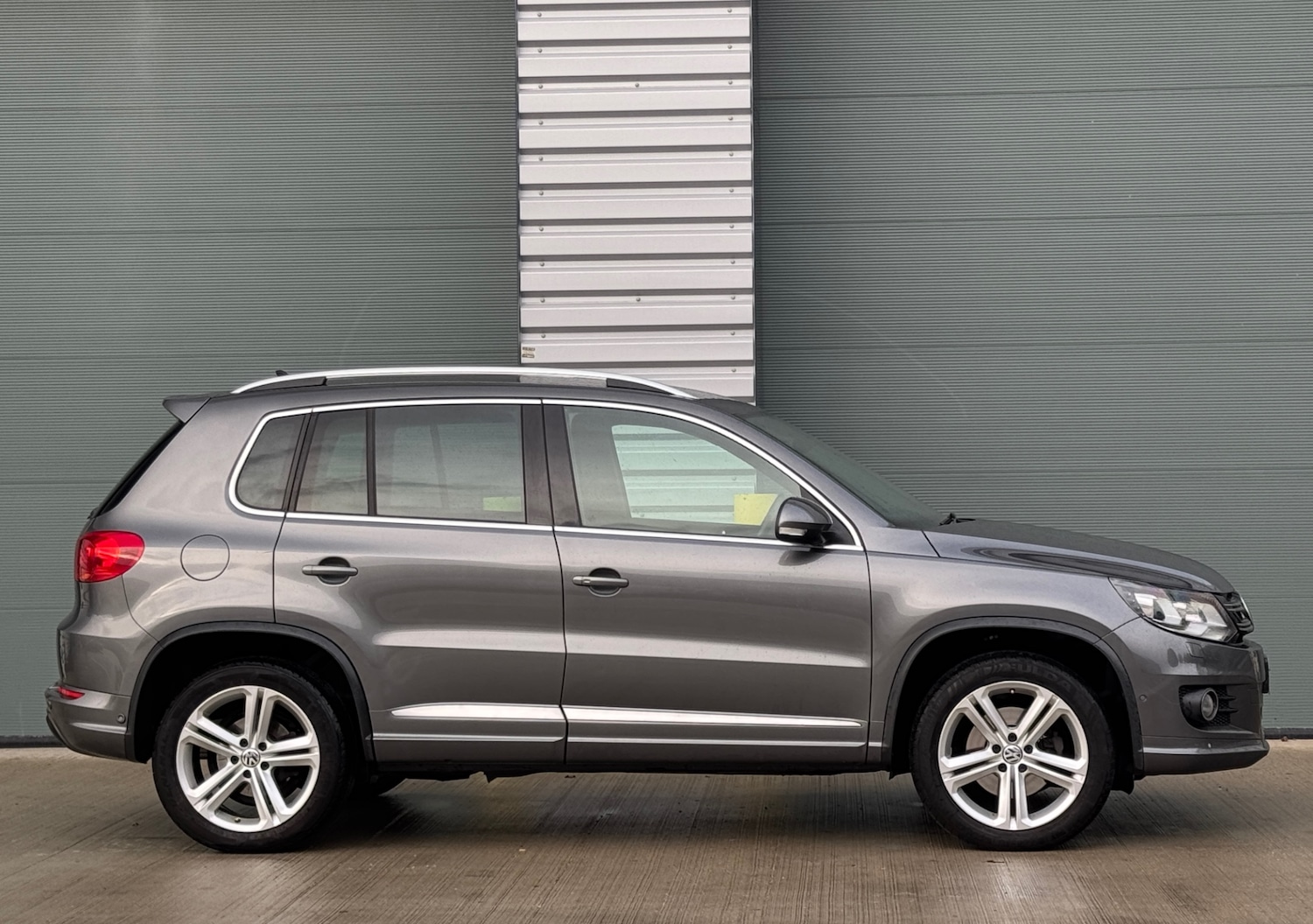 Used Volkswagen Tiguan 2015 for sale - 76859573: Photo 3