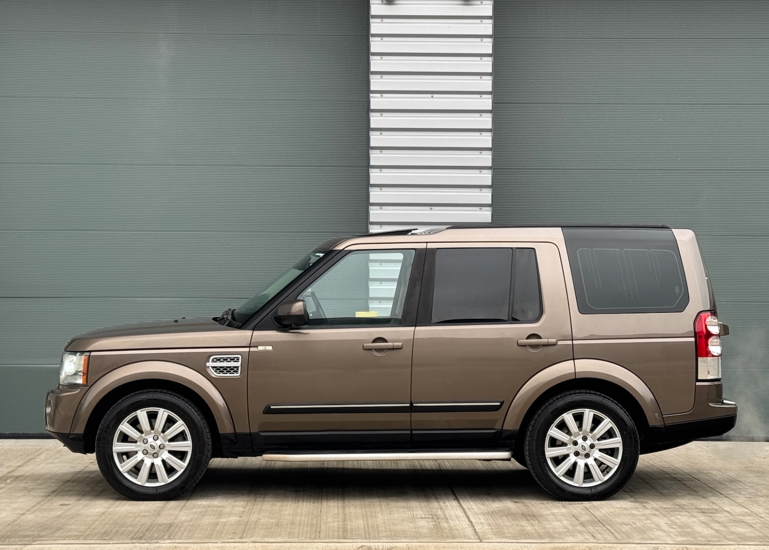 Used Land Rover Discovery 2025 for sale - 77379513: Photo 8