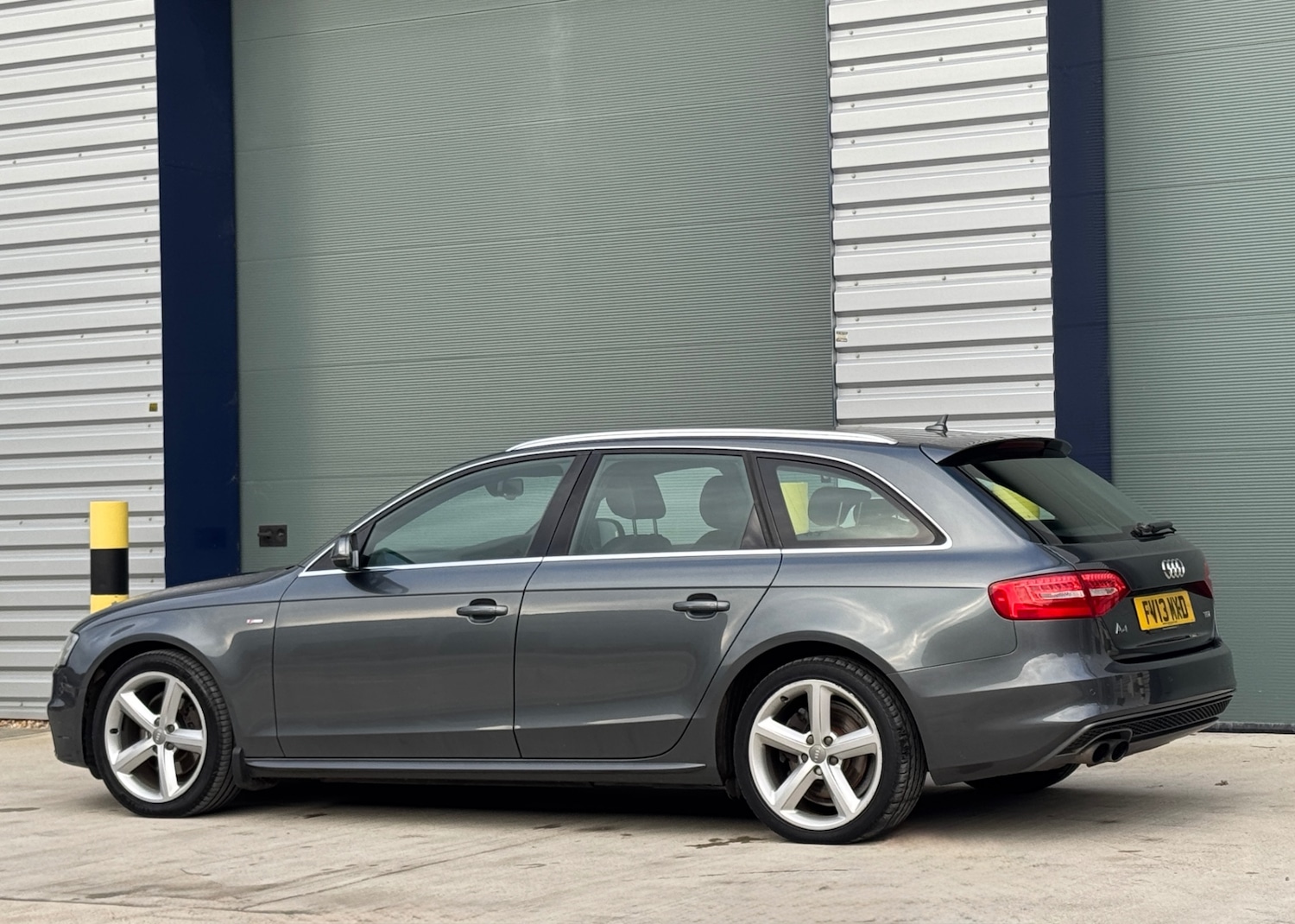 Used Audi A4 2013 for sale - 76987070: Photo 10