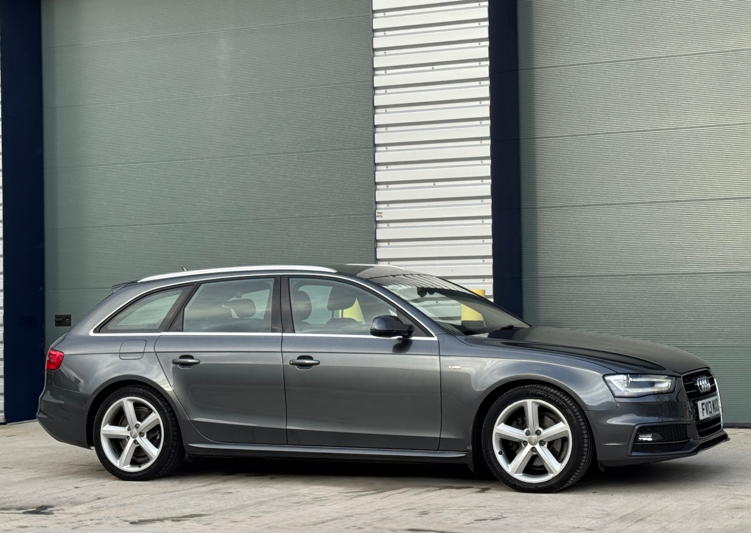 Used Audi A4 2013 for sale - 76987070: Photo 2