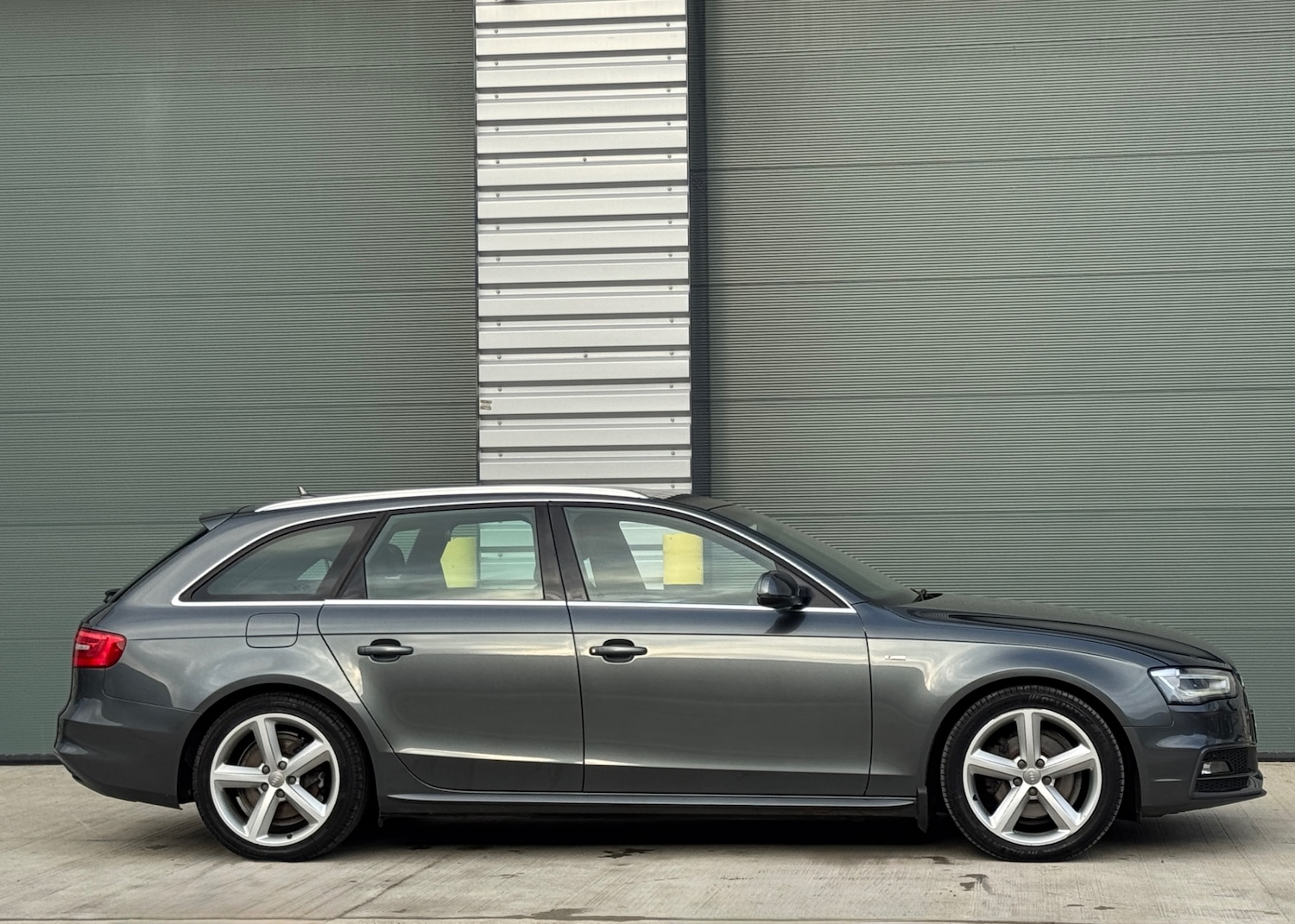 Used Audi A4 2013 for sale - 76987070: Photo 3