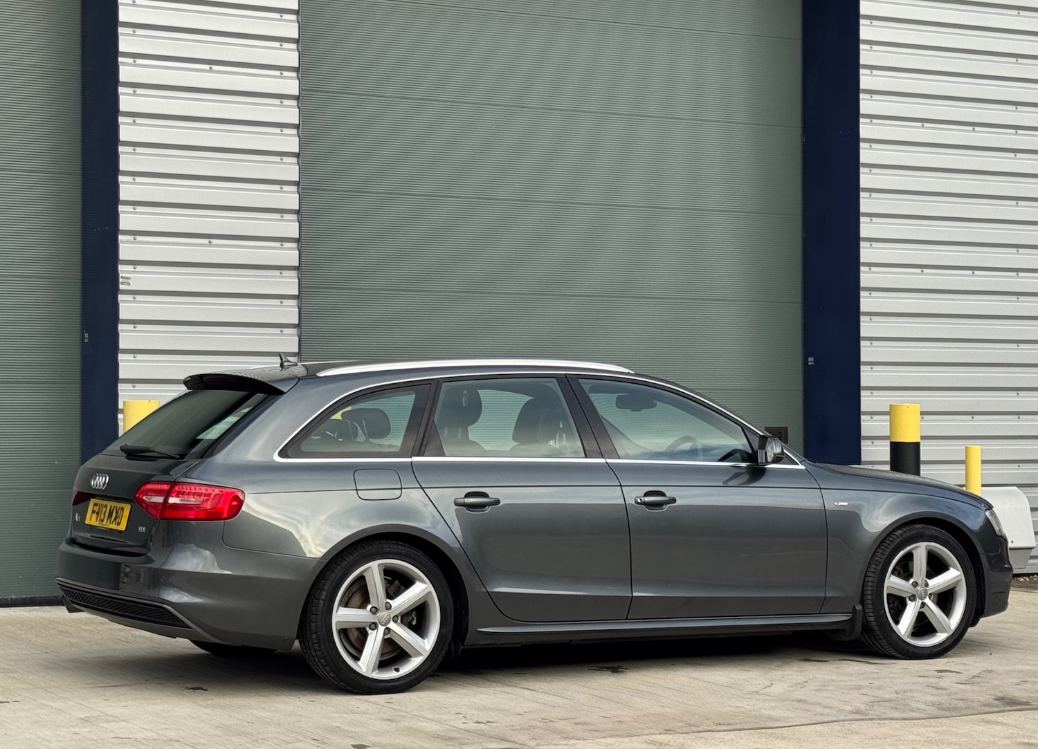 Used Audi A4 2013 for sale - 76987070: Photo 4