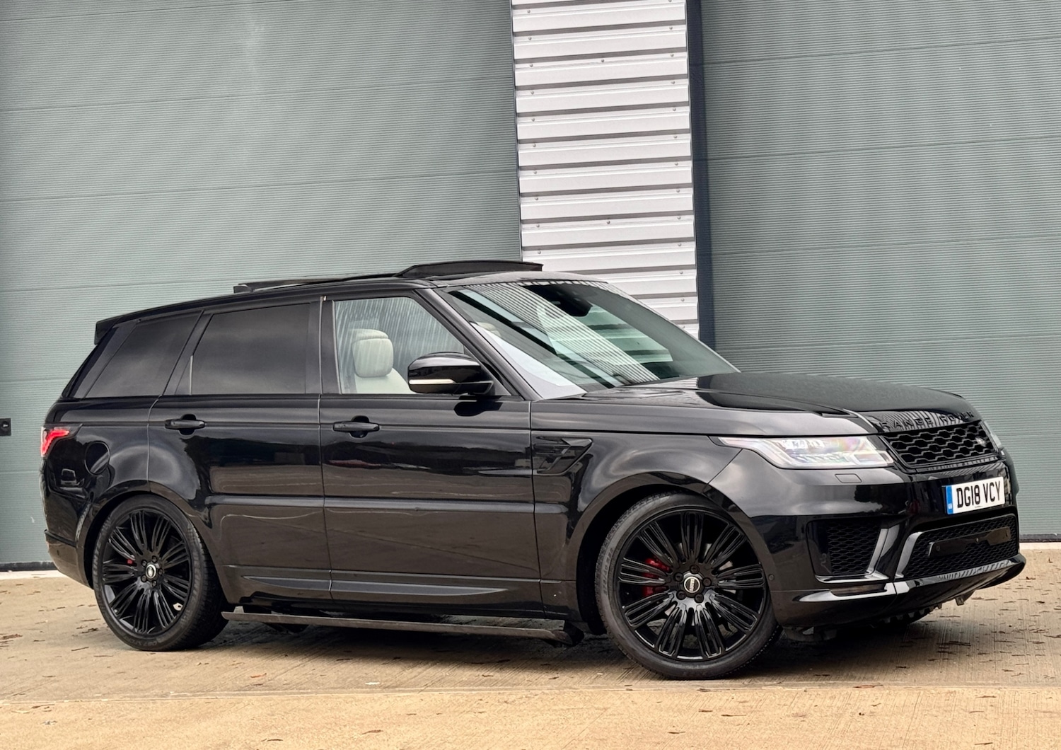 Used Land Rover Range Rover Sport 2018 for sale - 76684565: Photo 1